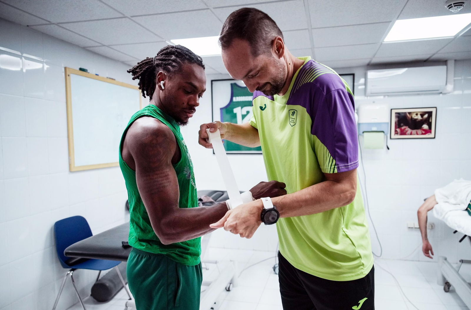 Unicaja-Valencia: Abrazos de viejos conocidos