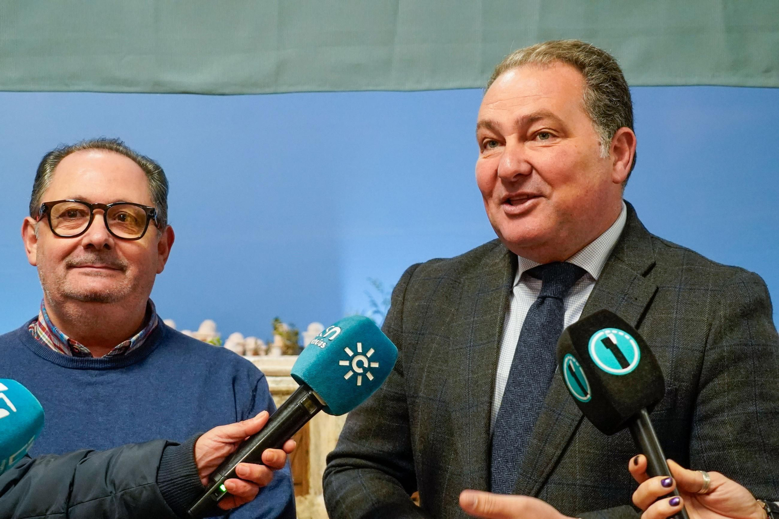 Imágenes de la inauguración del Belén y la XV&nbsp;Muestra de Dulces y Vinos Navideños de la provincia de Huelva en&nbsp;la&nbsp;Diputación