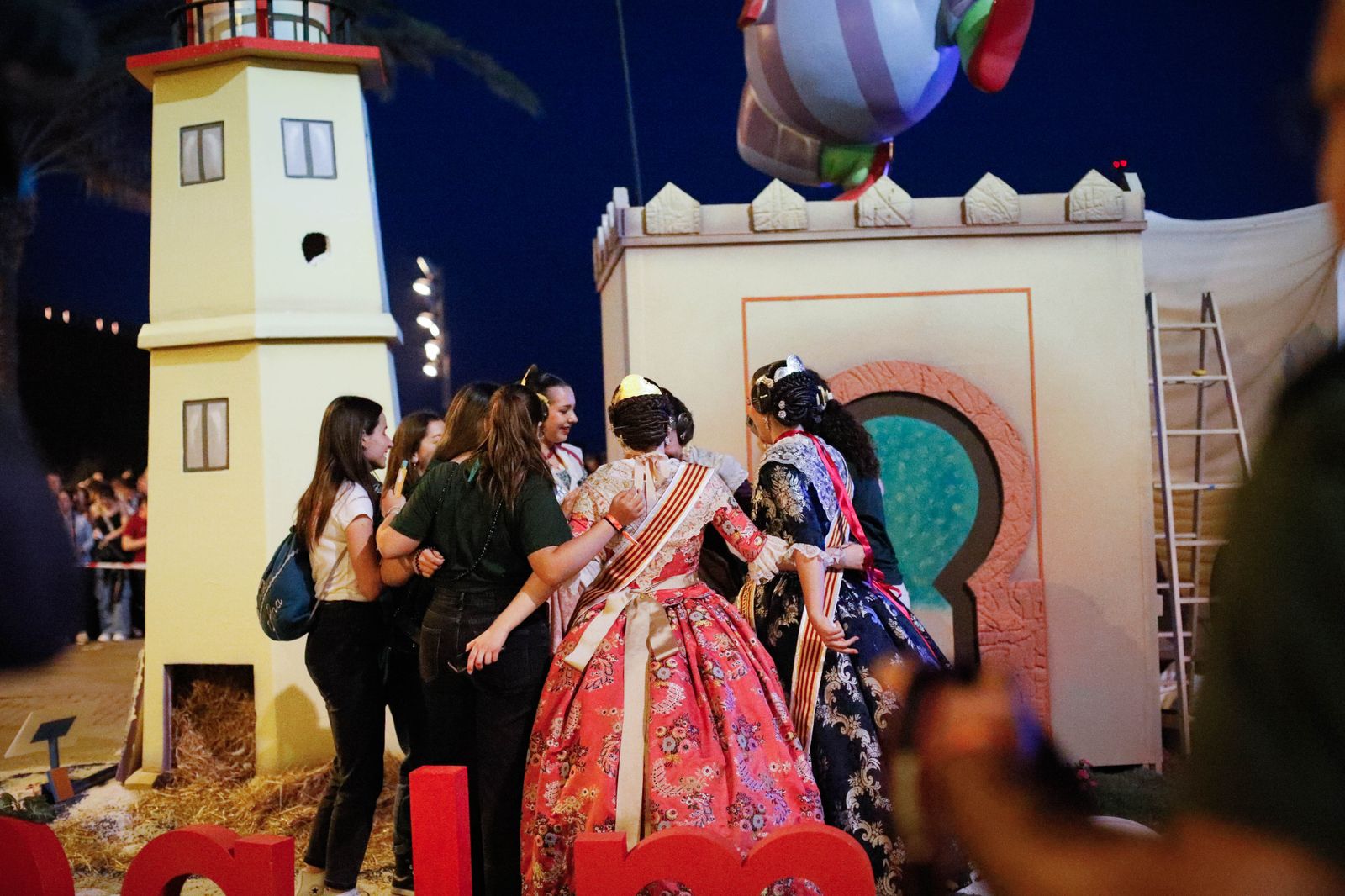 La cremá de las fallas cierra el ‘Fallers pel Món’ en imágenes