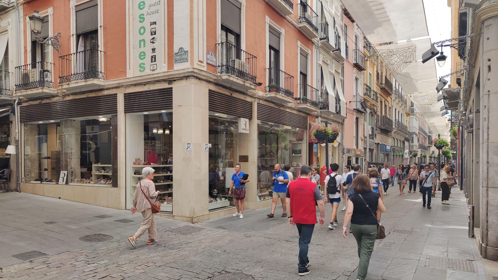 Imagen de la esquina entre las calles Mesones y Marqués de Gerona