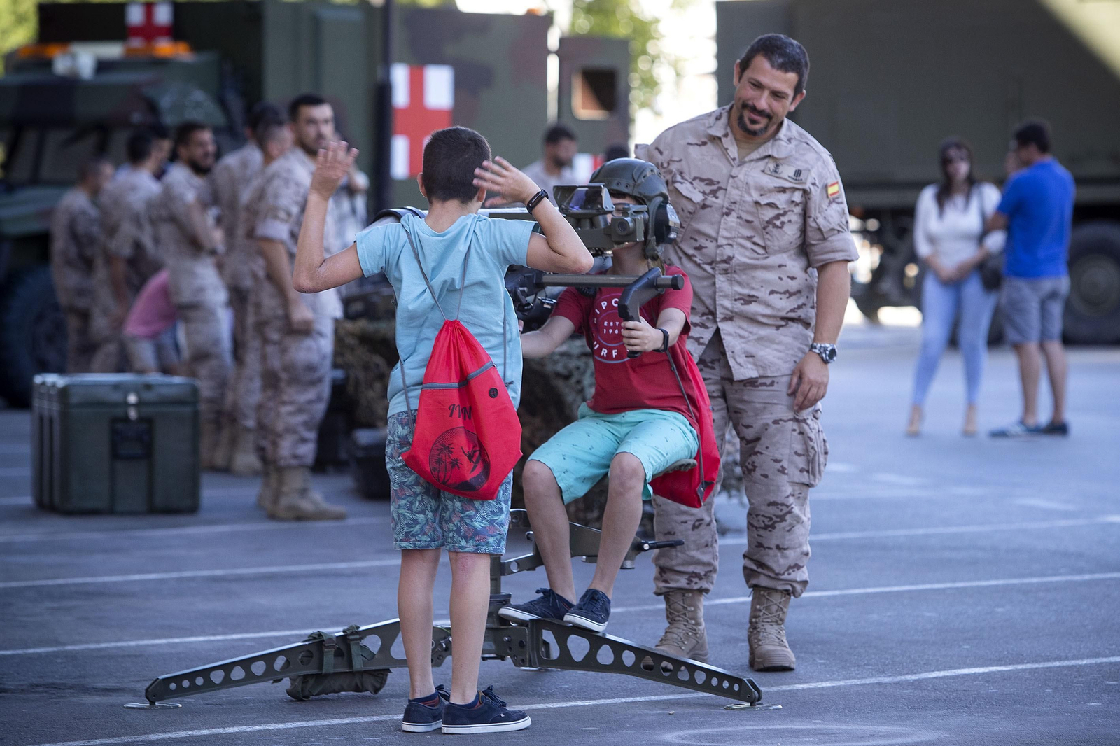 Exposición por el Día de las Fuerzas Armadas en San Fernando