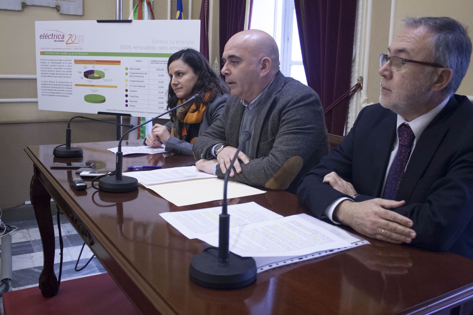 El presidente de Eléctrica de Cádiz, David Navarro, acompañado ayer por el gerente, José Luis Molina.