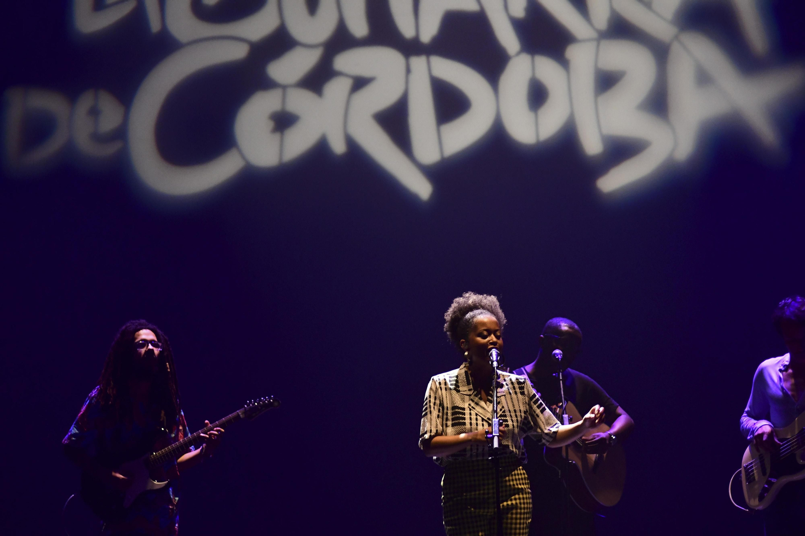 Sara Tavares, con parte de su banda.