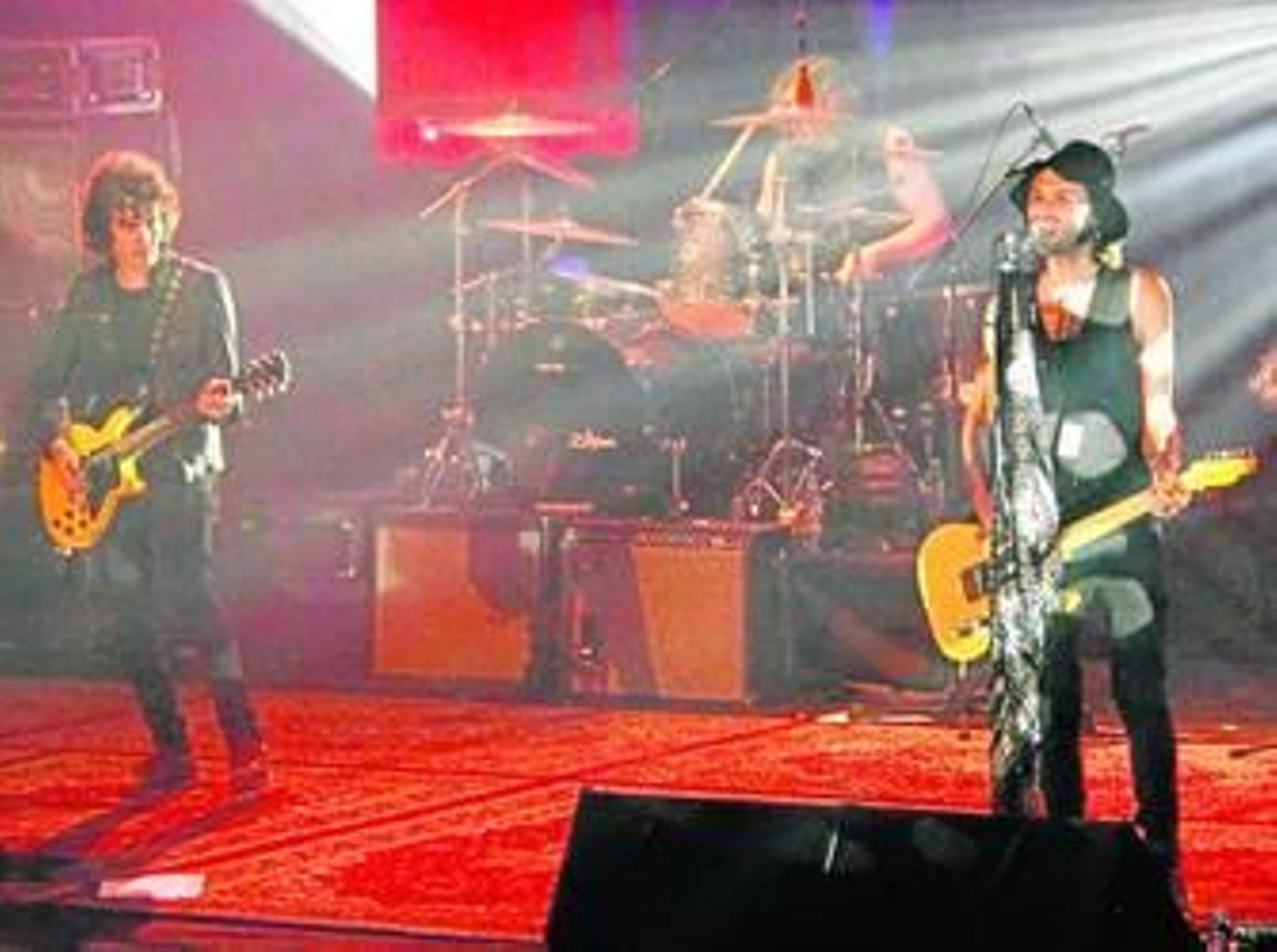 El escenario fue uno de los pilares del concierto del dúo madrileño Pereza.