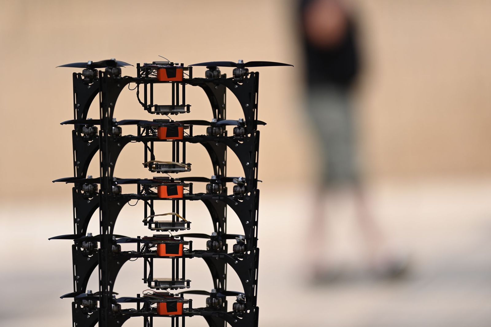 Así son los drones con los que Málaga inicia esta noche su Feria (fotos)