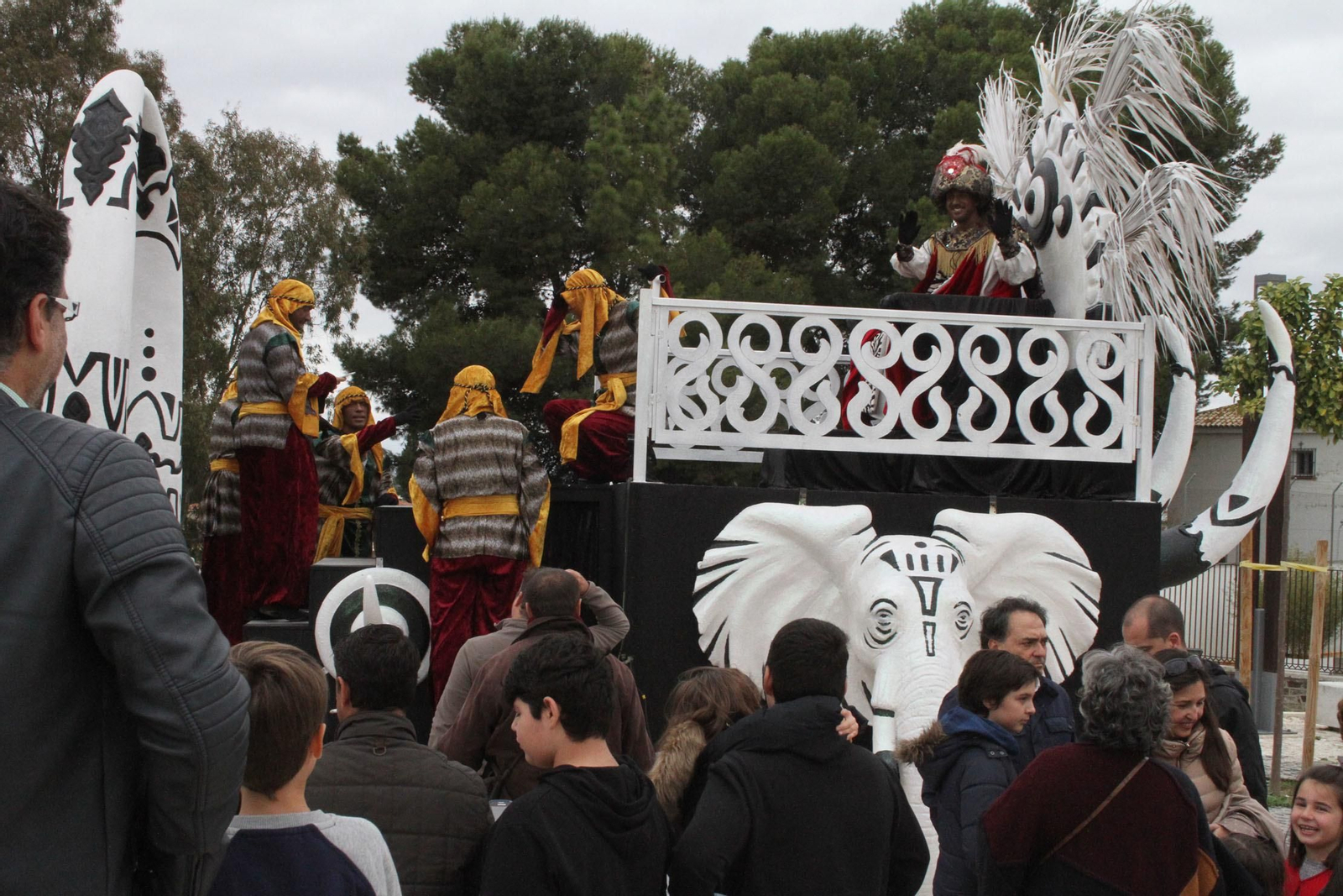 Cabalgata de los Reyes Magos 2018: Melchor, Gaspar y Baltazar adelantan su salida para llenar de ilusión las calles de Huelva