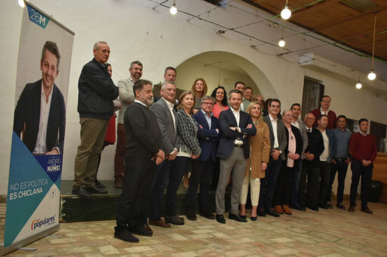 Foto de grupo de la candidatura del PP en el restaurante El Molino en la Cuesta Hormaza.