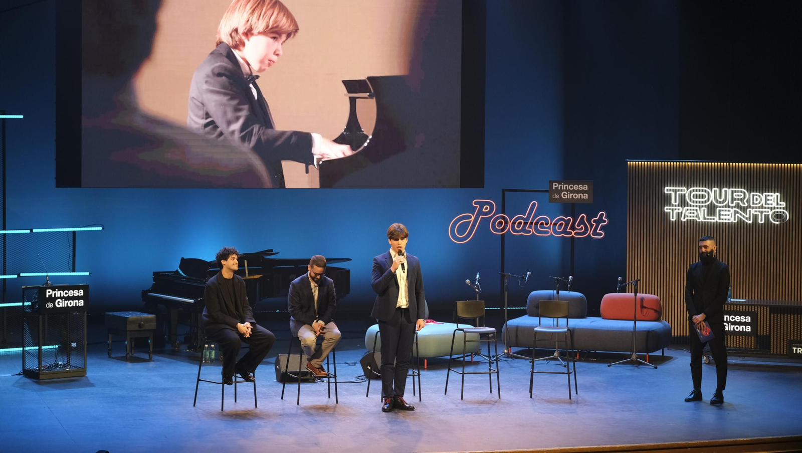 Imágenes de la Reina Letizia en el Tour del Talento en Almería