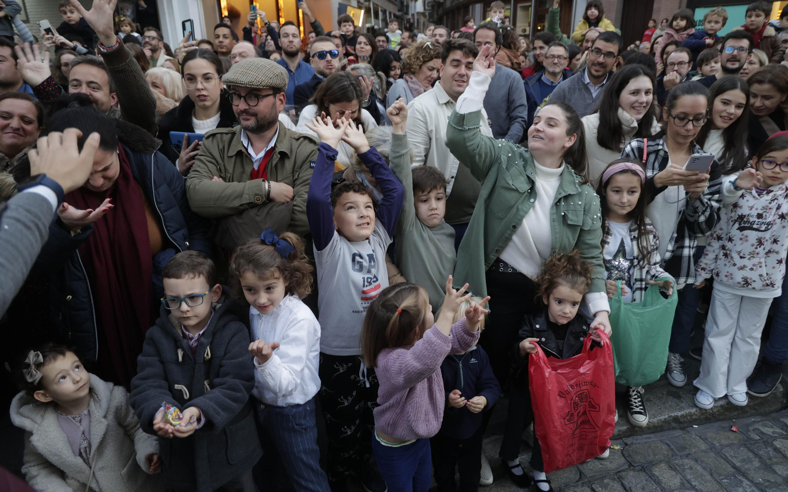 Las imágenes del Heraldo Real por las calles de Sevilla