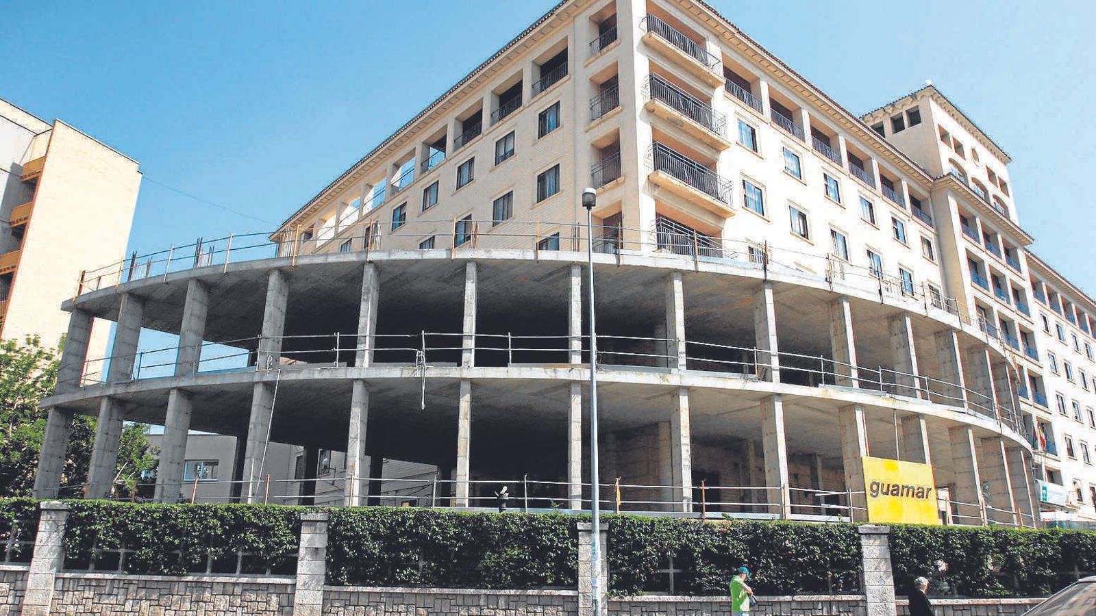 La construcción de una ‘bufanda’ permitió ganar espacio. Allí se ubicó la cafetería y en pandemia se le dio uso asistencial.