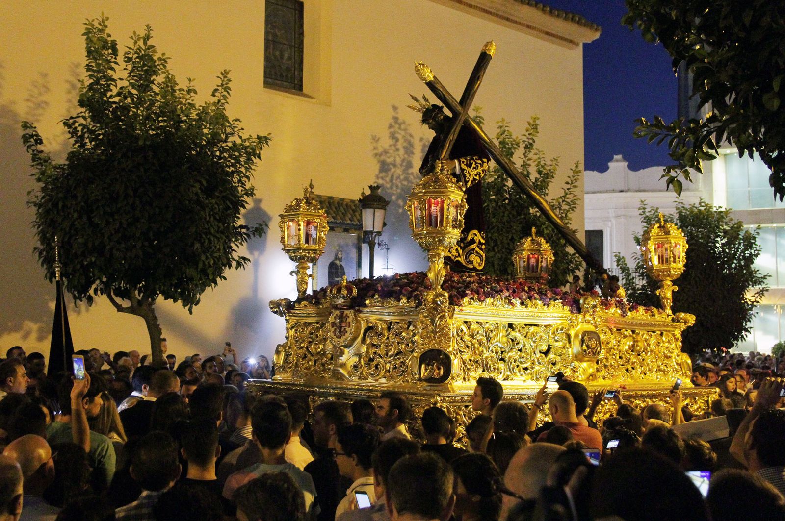 Imágenes del Señor de Pasión en la procesión del centenario de la hermandad