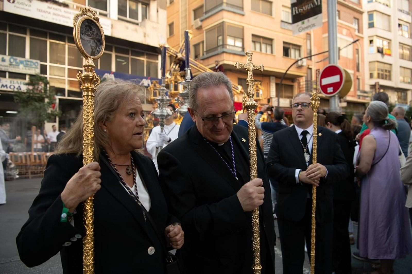 El pueblo de Jaén abraza con solemnidad a El Abuelo en la Magna, en imágenes