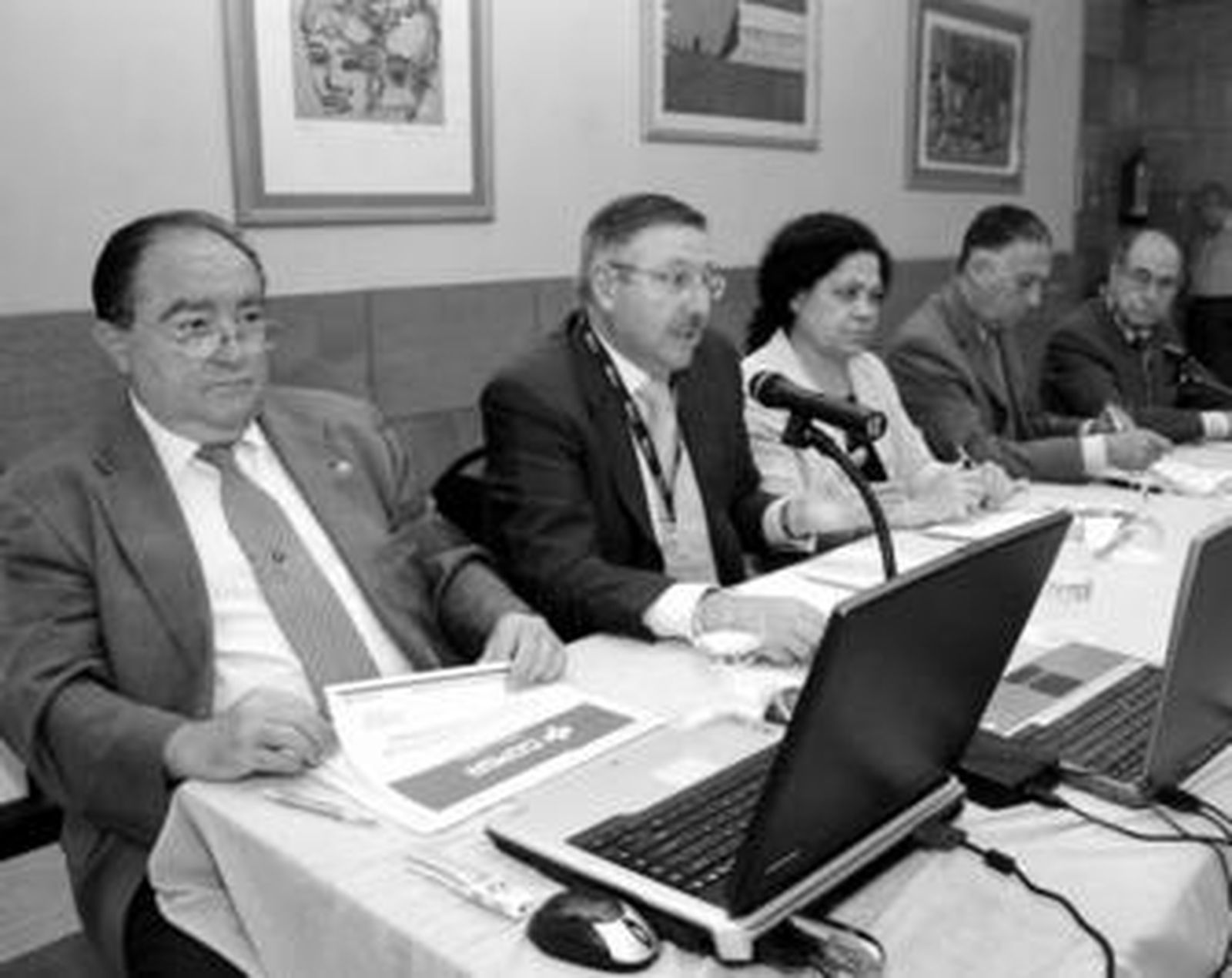 La mesa inaugural del las VI Jornadas sobre Mantenimiento en la Industria Química y de Proceso, ayer.