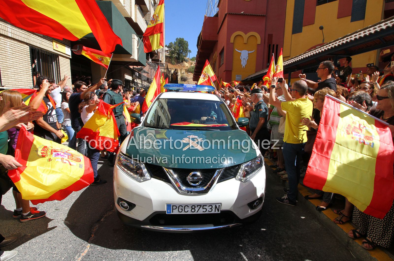 Imágenes de la expedición de Guardias Civiles de Huelva rumbo a Cataluña.