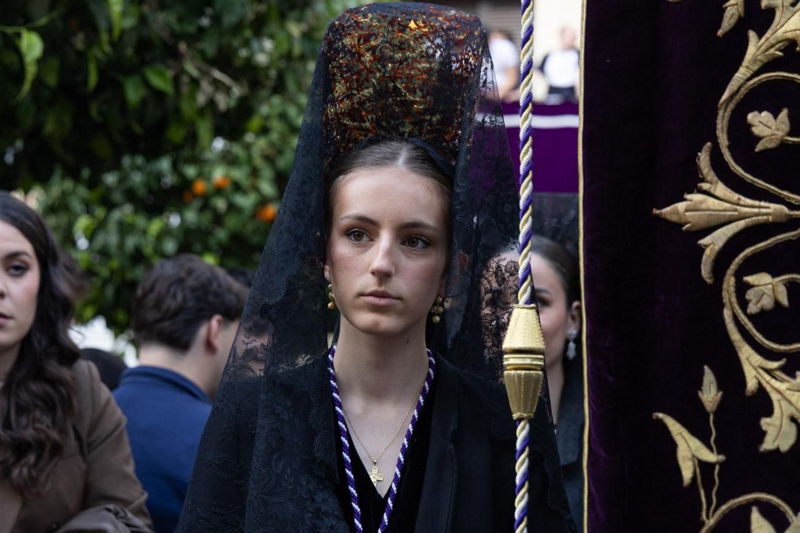 Las cofradías de la Vera Cruz, Expiración y Gran Poder lucen sus cortejos en la calle