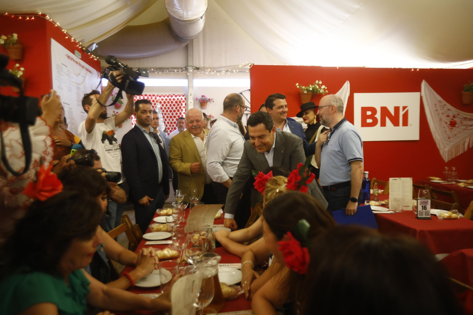 La visita de Juanma Moreno a la Feria de Córdoba, en imágenes