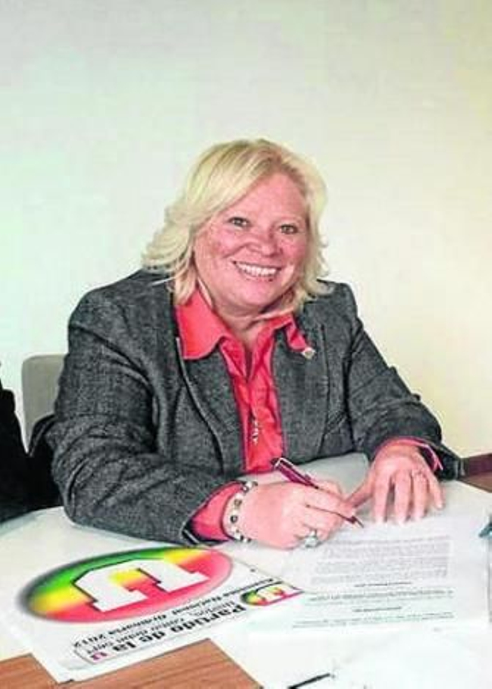 González reside en Almería.