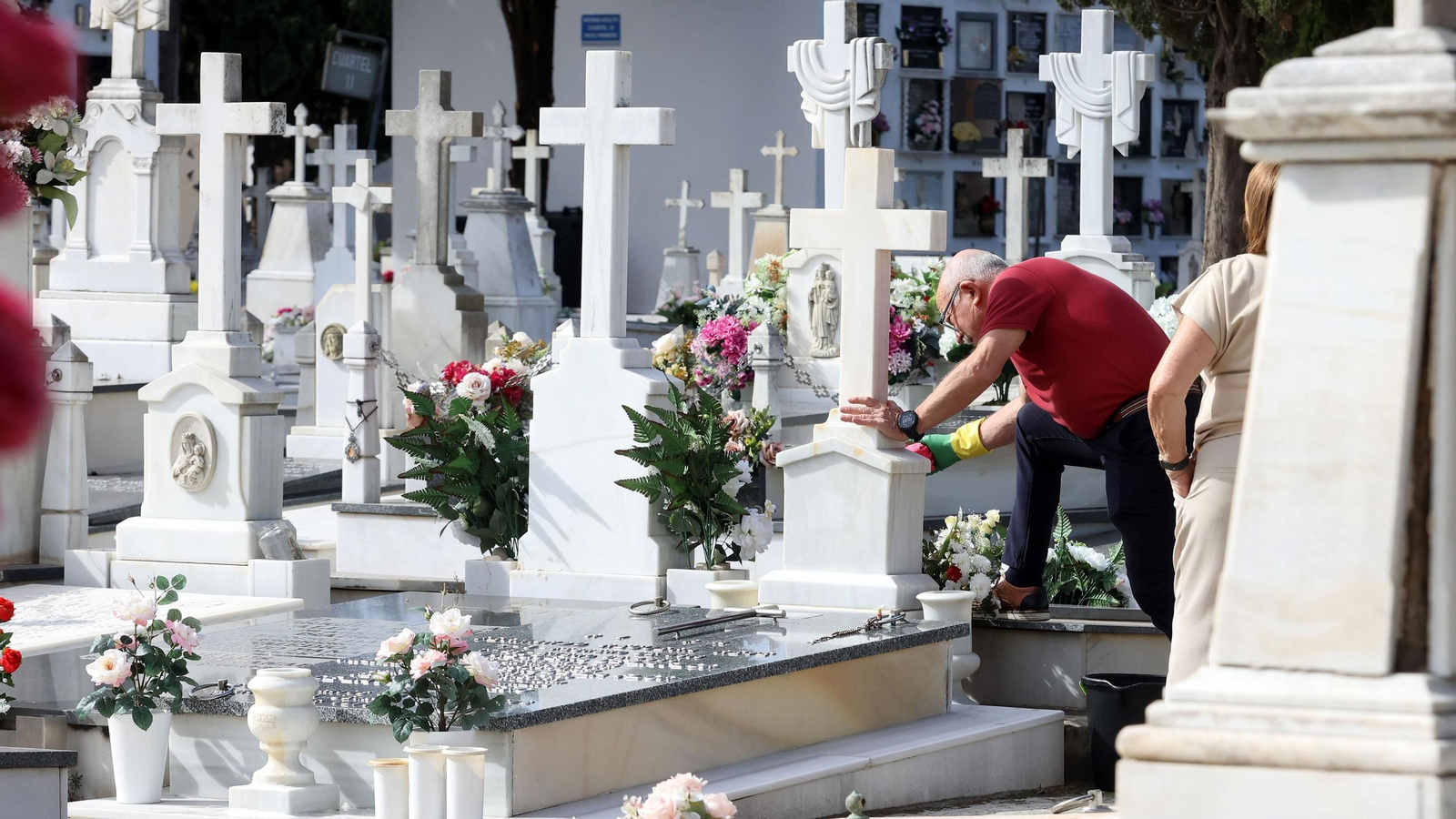 Día de Todos los Santos en el cementerio de Jerez