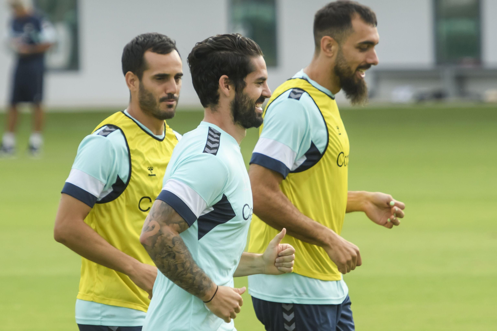 Juanmi y Borja Iglesias, fichados en 2019, corren junto a Isco en un reciente entrenamiento.