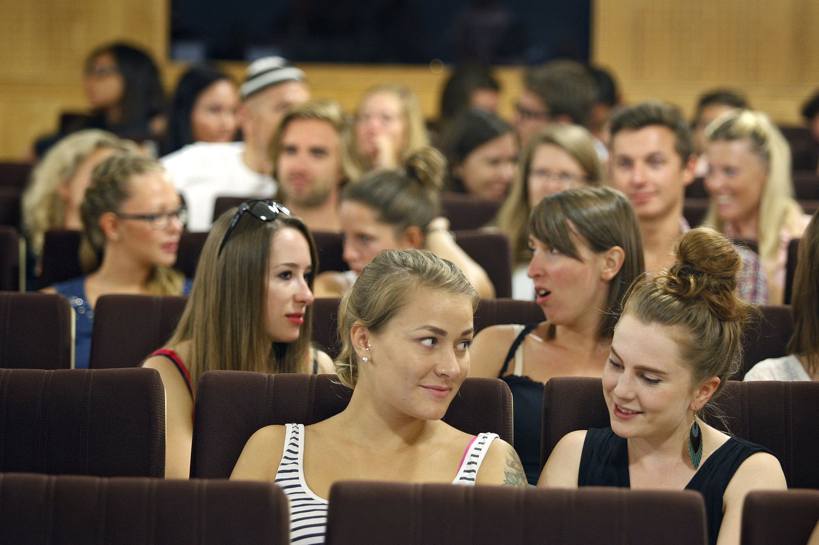 Bienvenida a los estudiantes erasmus extranjeros en la Universidad de Cádiz.