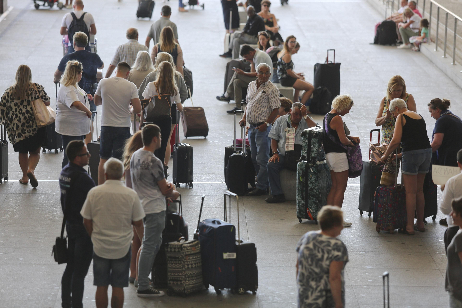 Pasajeros en el aeropuerto de Málaga. Pasajeros en el aeropuerto de Málaga.