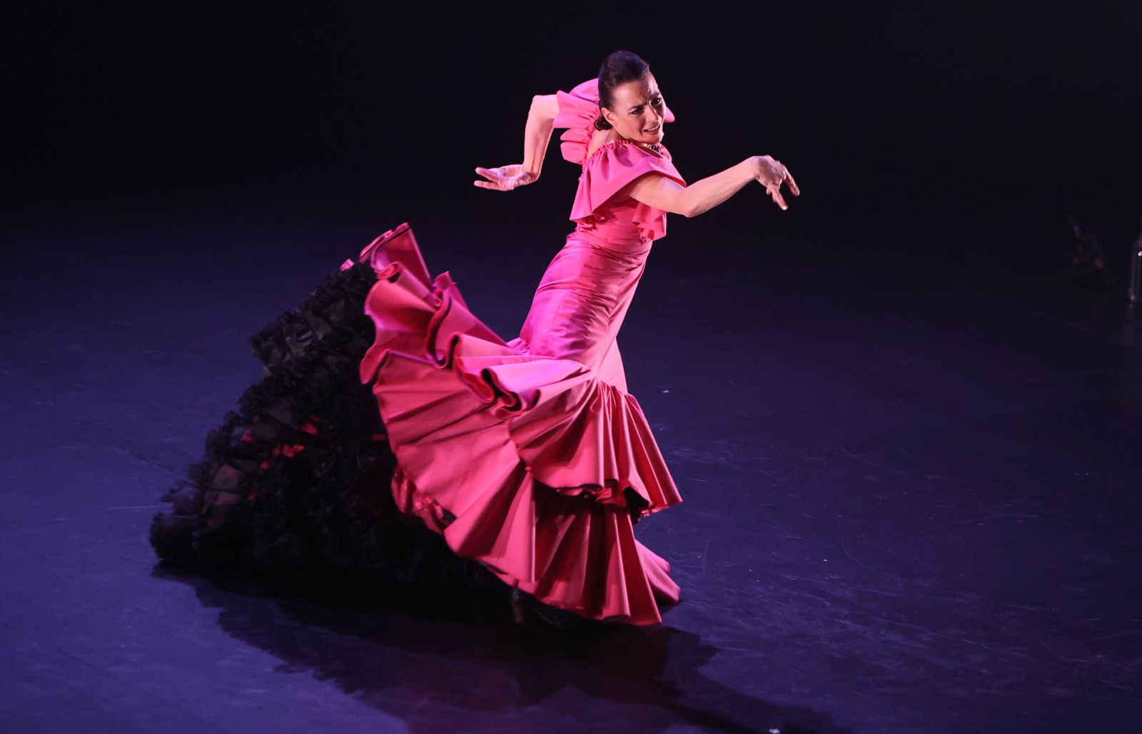 Lucía La Piñona en una escena de ‘Insaciable’, el espectáculo que lleva a Vejer de la Frontera.