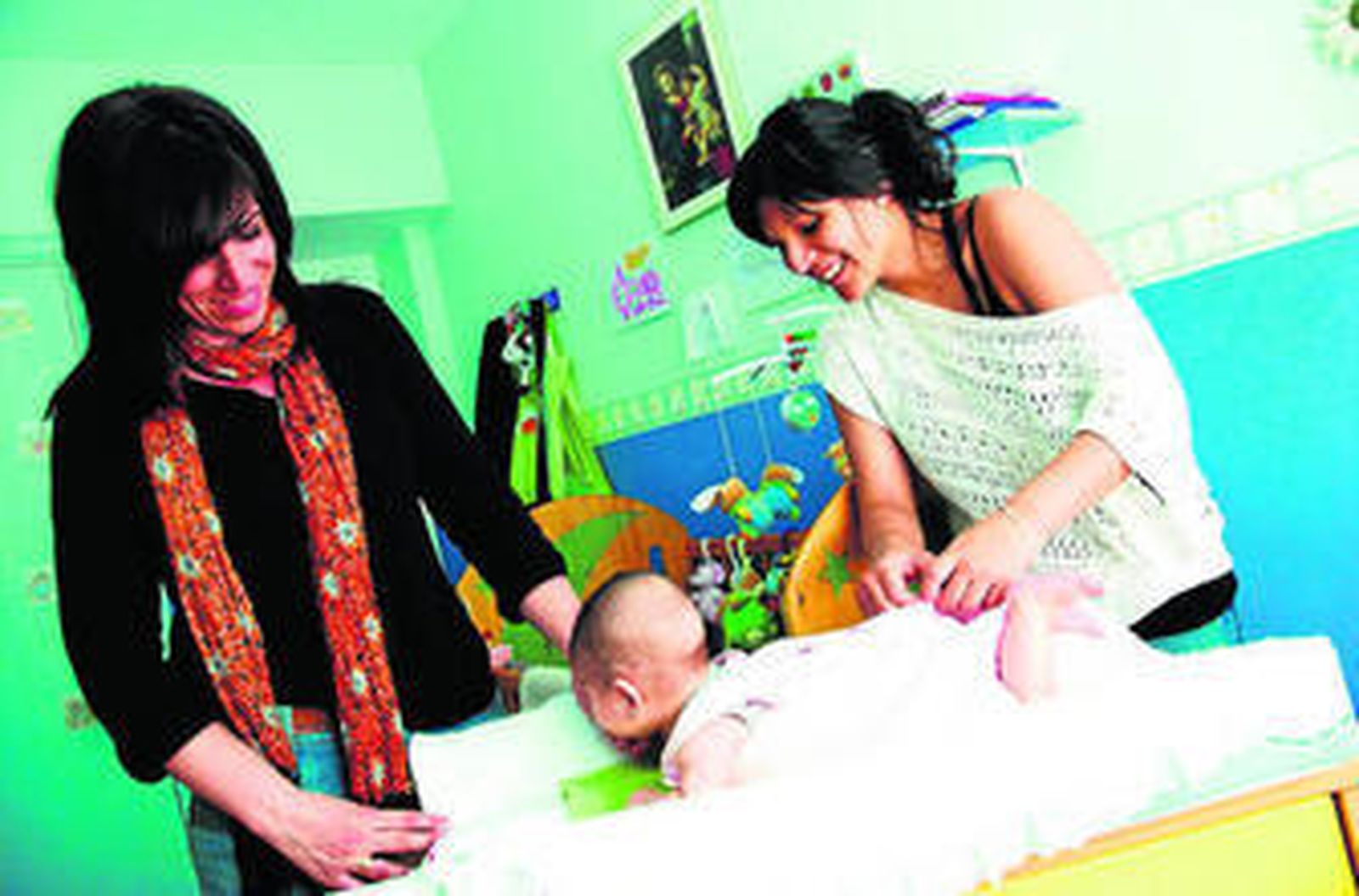 Casi la mitad de los bebés de Málaga son de madre no casada