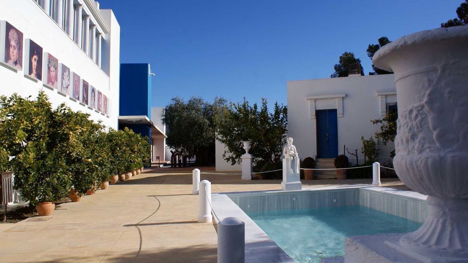 El Museo Ibáñez nace como casa del artista en 1996. Luego se abre al público y se acometen obras de ampliación inauguradas en 2004