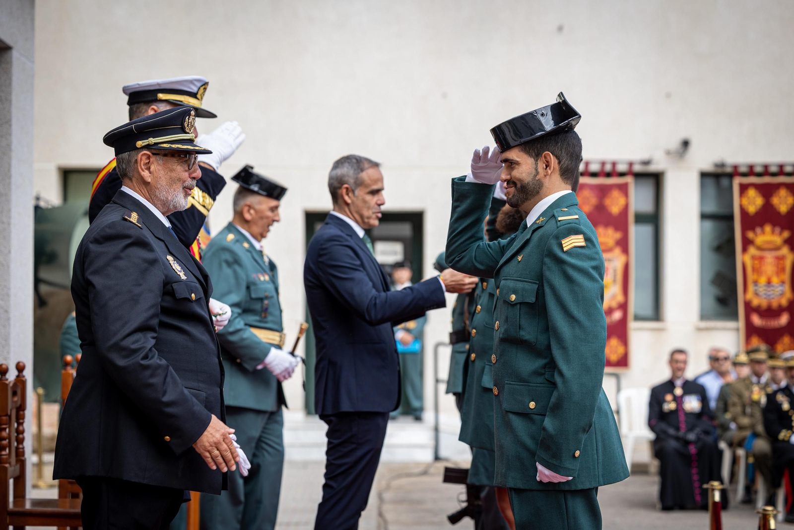 Imágenes de los actos de la Guardia Civil en Cádiz por la festividad de la Virgen del Pilar