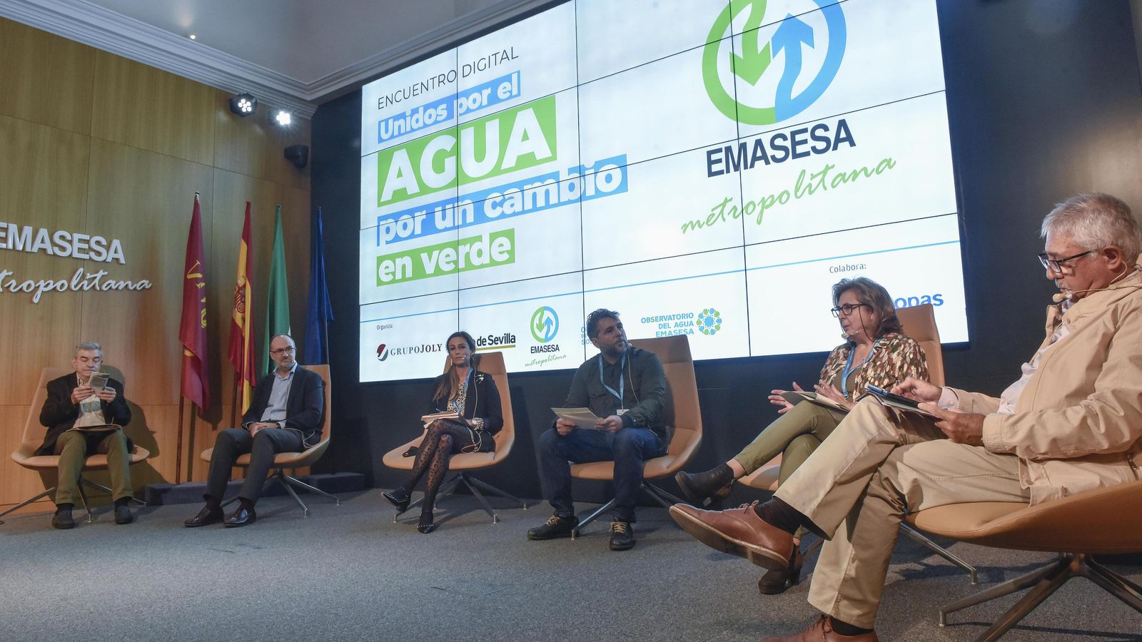 Integrantes del coloquio en un momento del mismo.