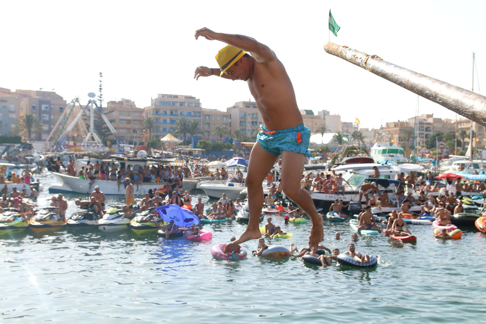 Fotogalería de la cucaña y la procesión de las Fiestas de Santa Ana en Roquetas
