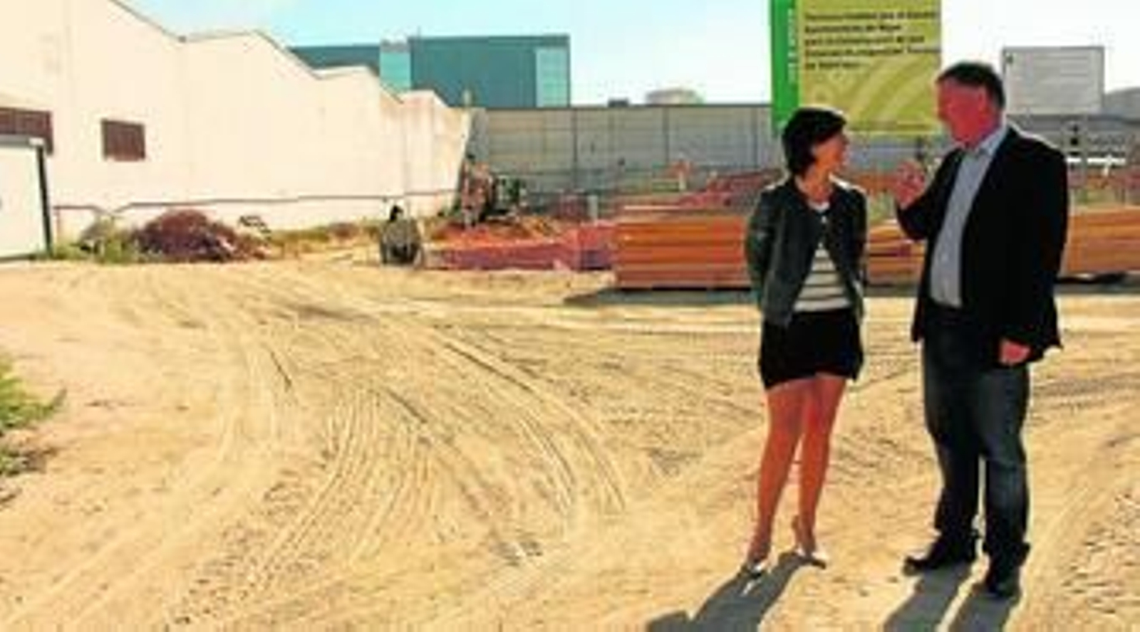 Burgos y Nozal en las instalaciones de la estación ITV de Mijas.