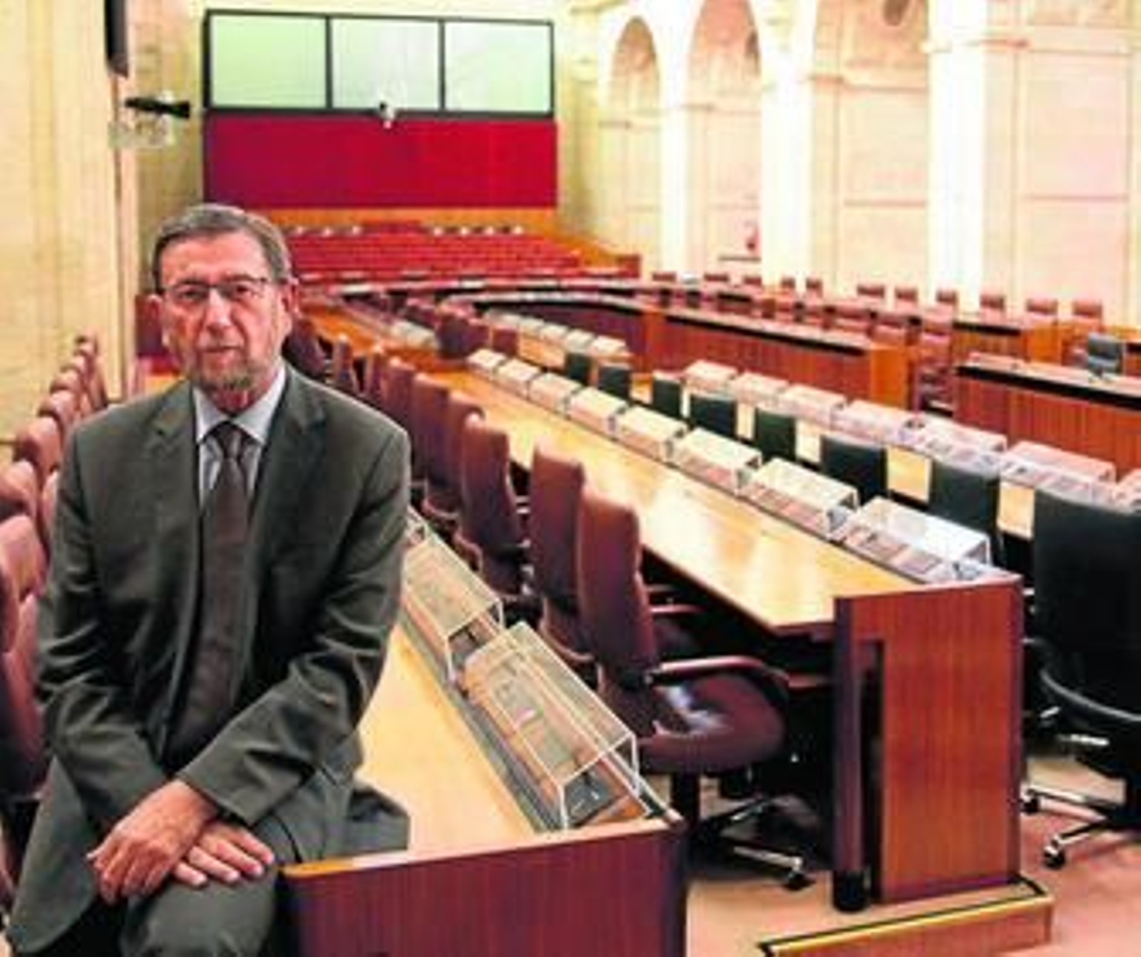 Manuel Gracia, en el hemiciclo del Parlamento andaluz, que preside desde el 19 de abril de 2012.
