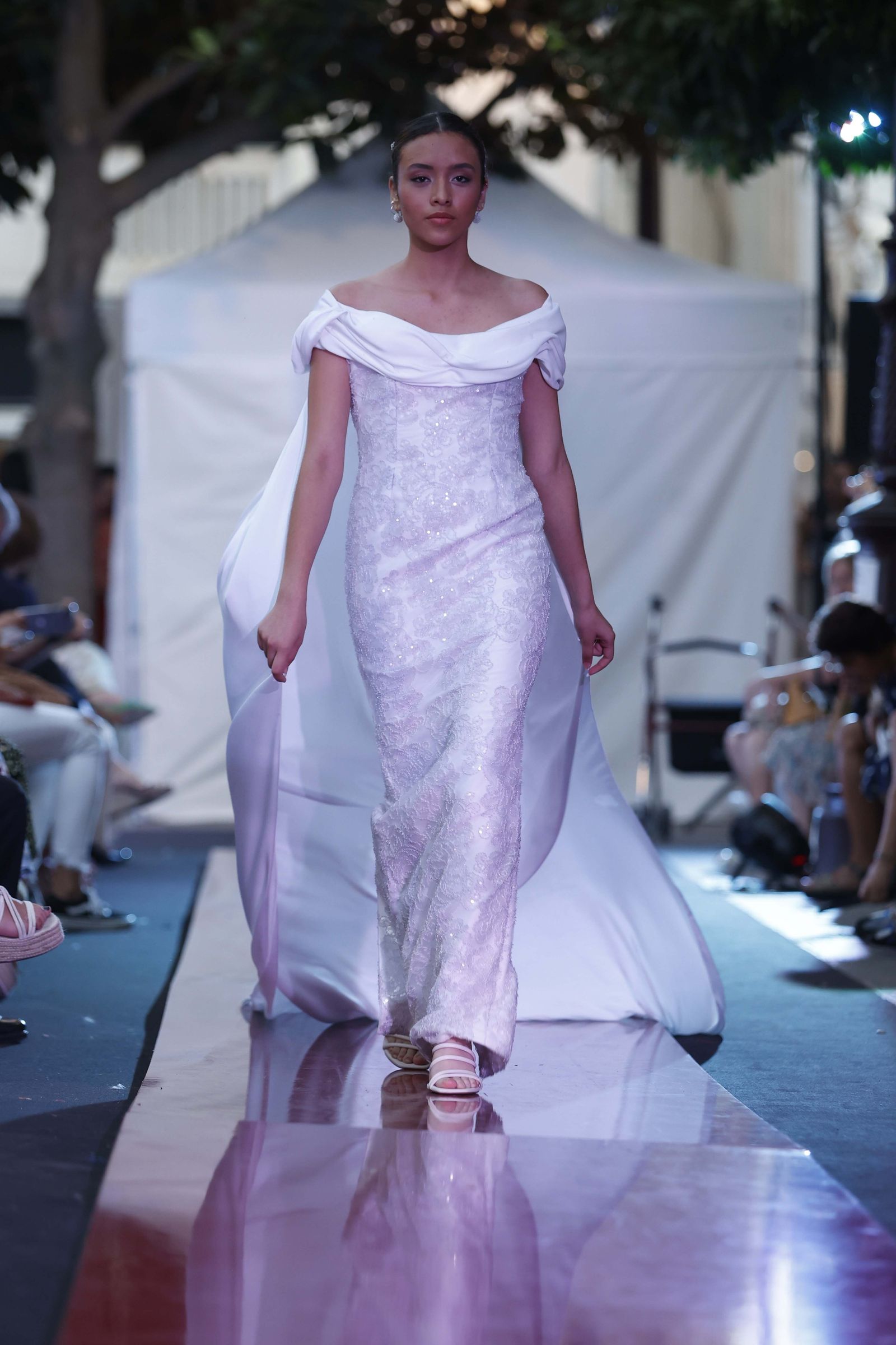 Las imágenes del Desfile de Jóvenes Diseñadores en la Plaza de la Magdalena