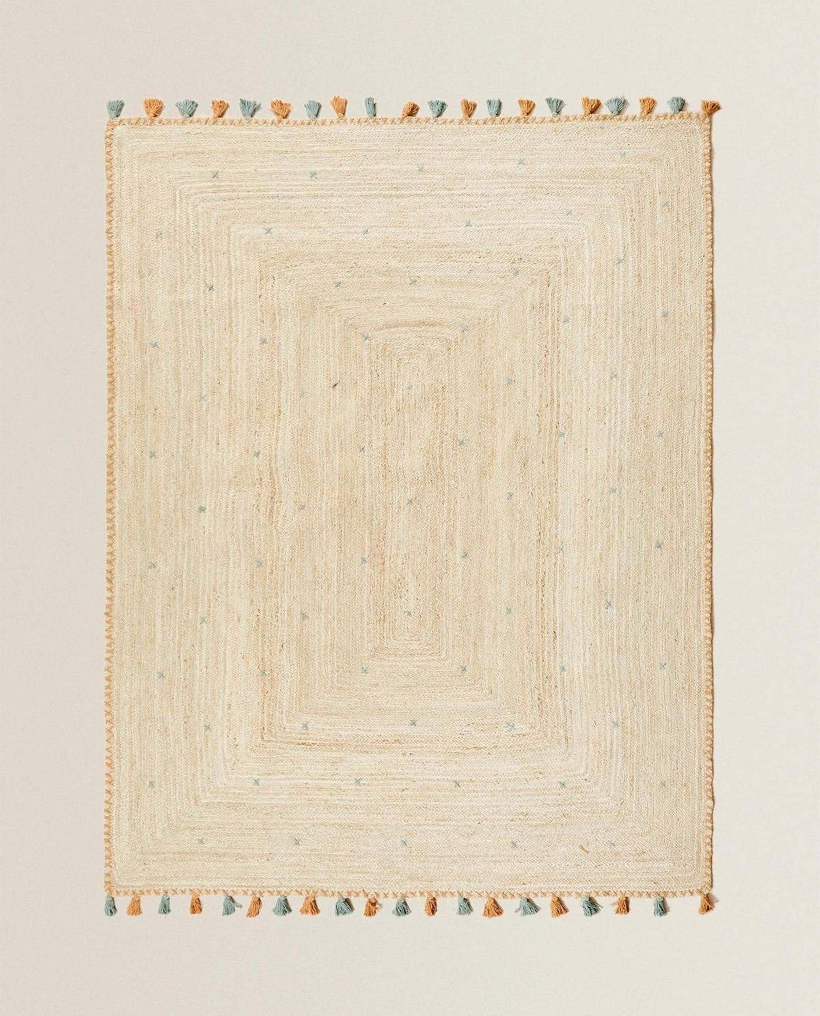 Alfombra con pompones.