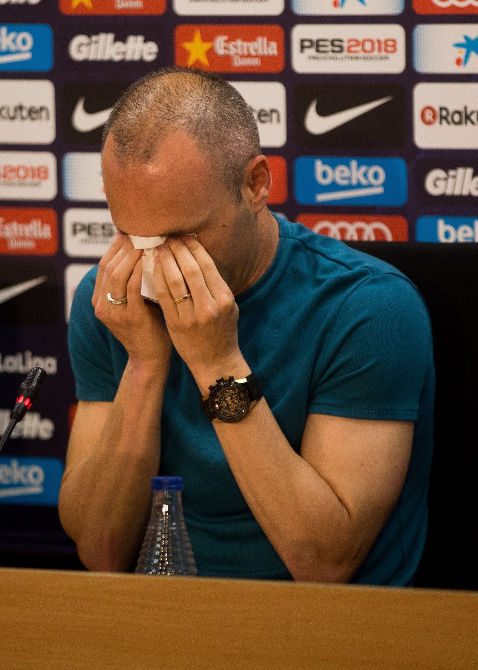 El adiós de Andrés Iniesta, en imágenes