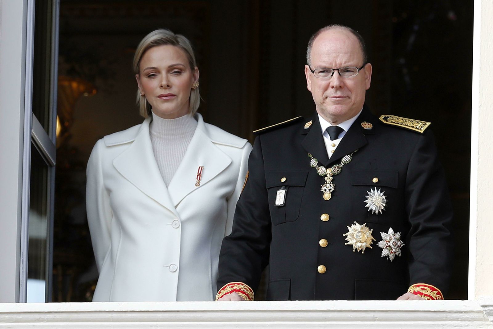 Alberto y Charlene de Mónaco, en el balcón de palacio.