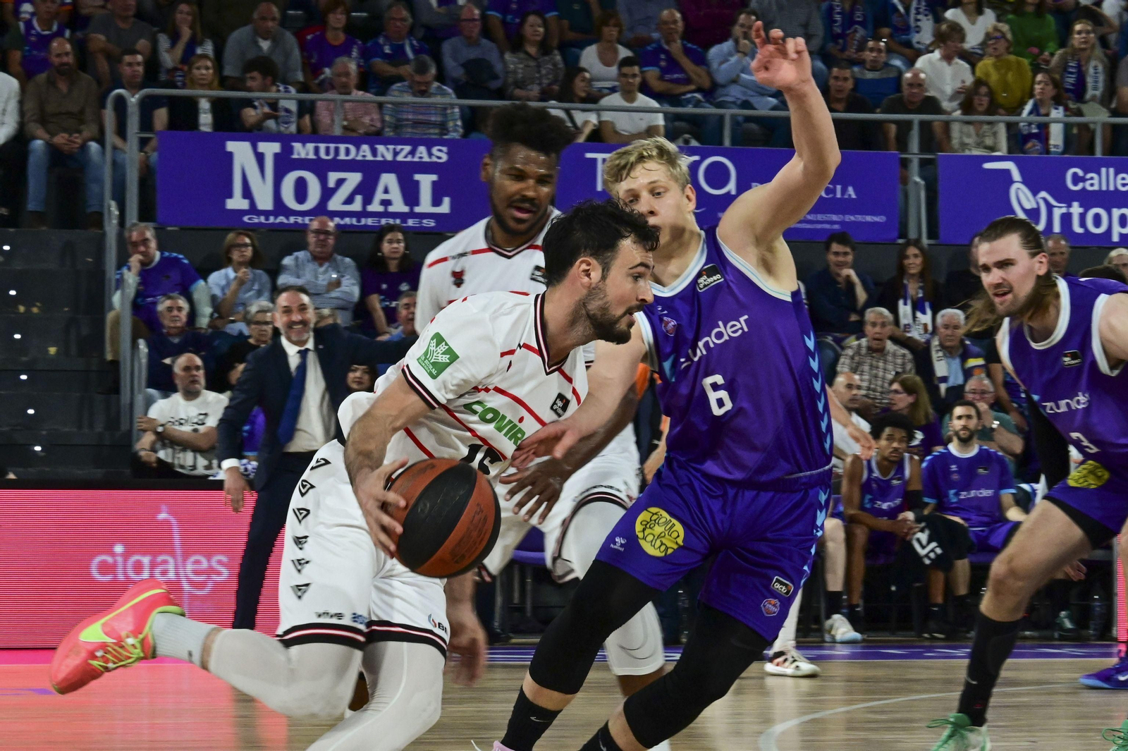 Un ataque del Covirán Granada en el partido ante el Zunder Palencia