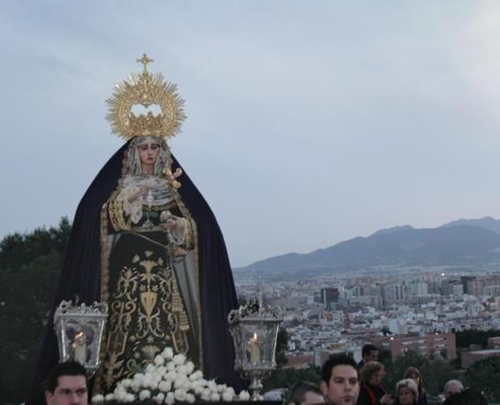 La Virgen de Monte Calvario en el traslado a la iglesia de la Victoria.