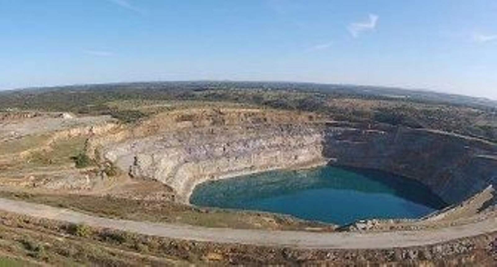 Una imagen de la corta minera de Aznalcóllar, donde se produjo el vertido tóxico en abril de 1998. / Juan Carlos Muñoz