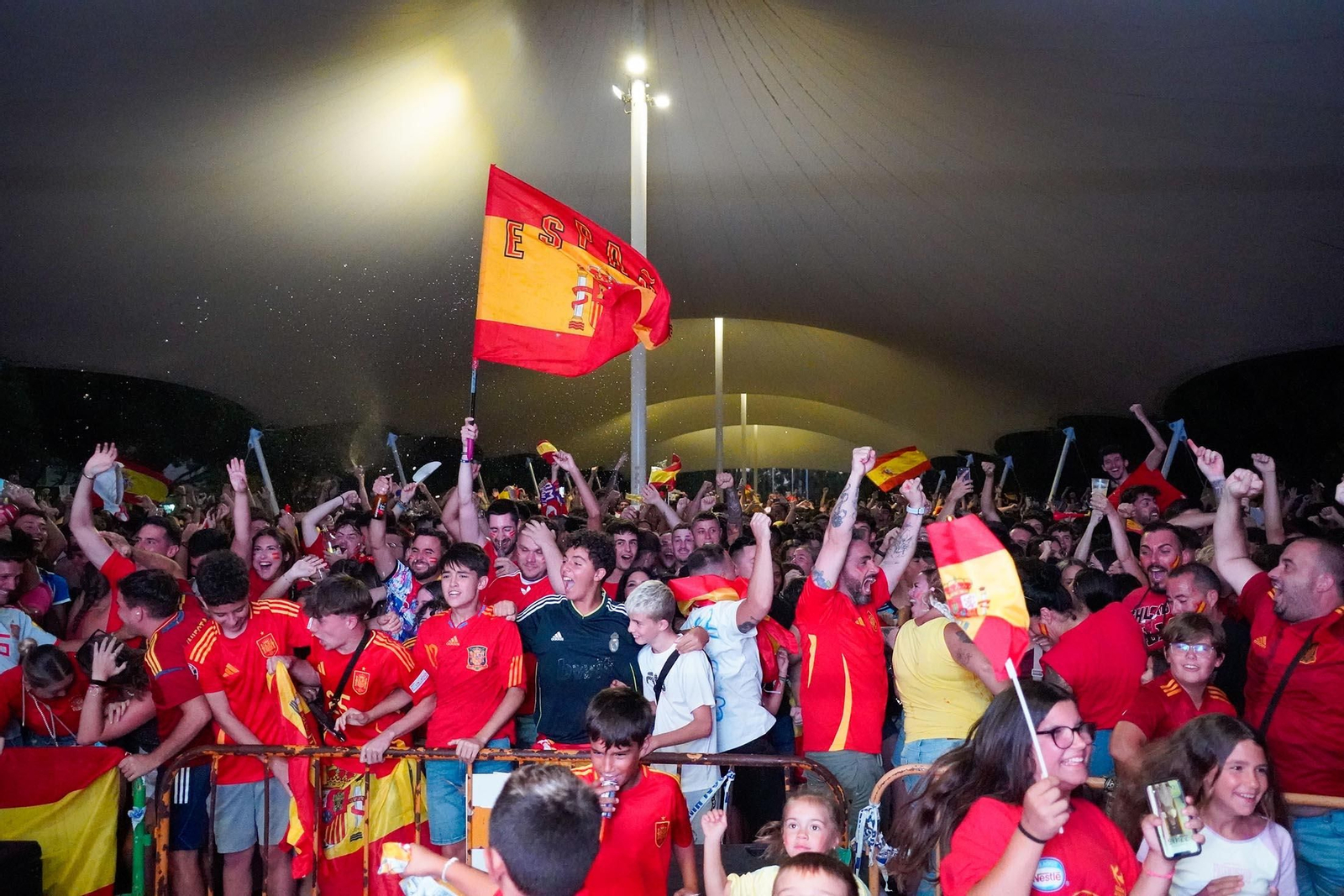 Imágenes del ambiente durante la final de la Eurocopa entre España e Inglaterra Imágenes del ambiente durante la final de la Eurocopa entre España e Inglaterra