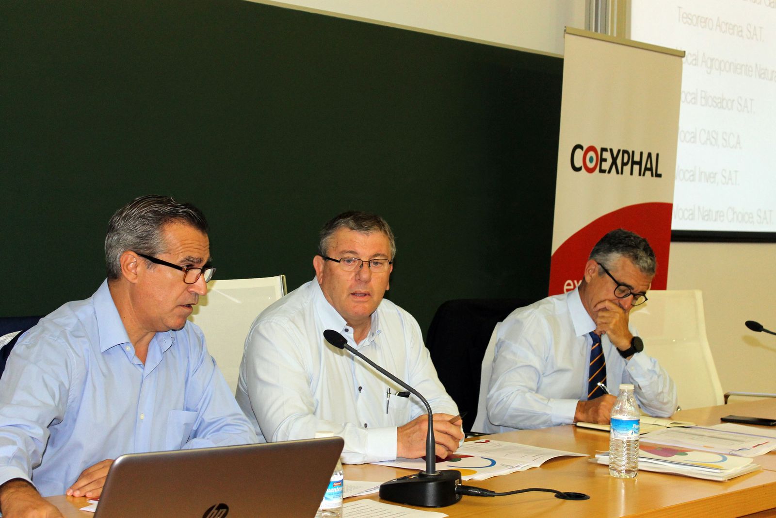 Luis Miguel Fernández, gerente de Coexphal, junto a Juan Antonio González (presidente) y Juan Colomina.