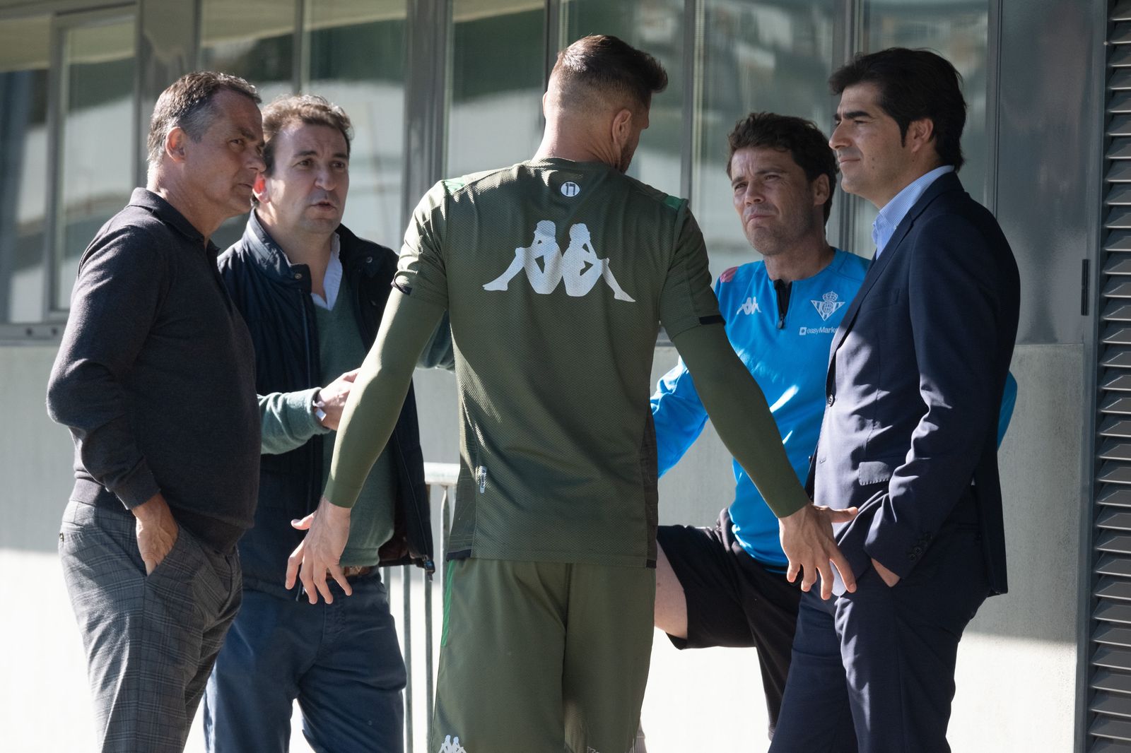 Haro, López Catalán, Alexis, Rubi y Joaquín dialogan en un entrenamiento.