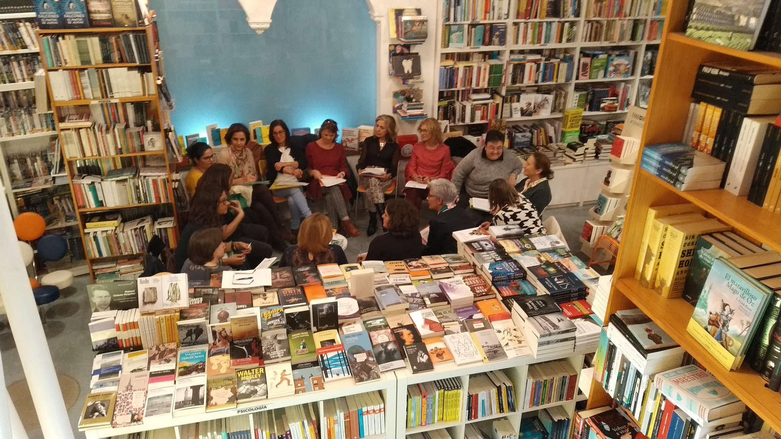 Celebración del taller de narrativa en la librería ‘El Laberinto’, en octubre de 2019. Celebración del taller de narrativa en la librería ‘El Laberinto’, en octubre de 2019.