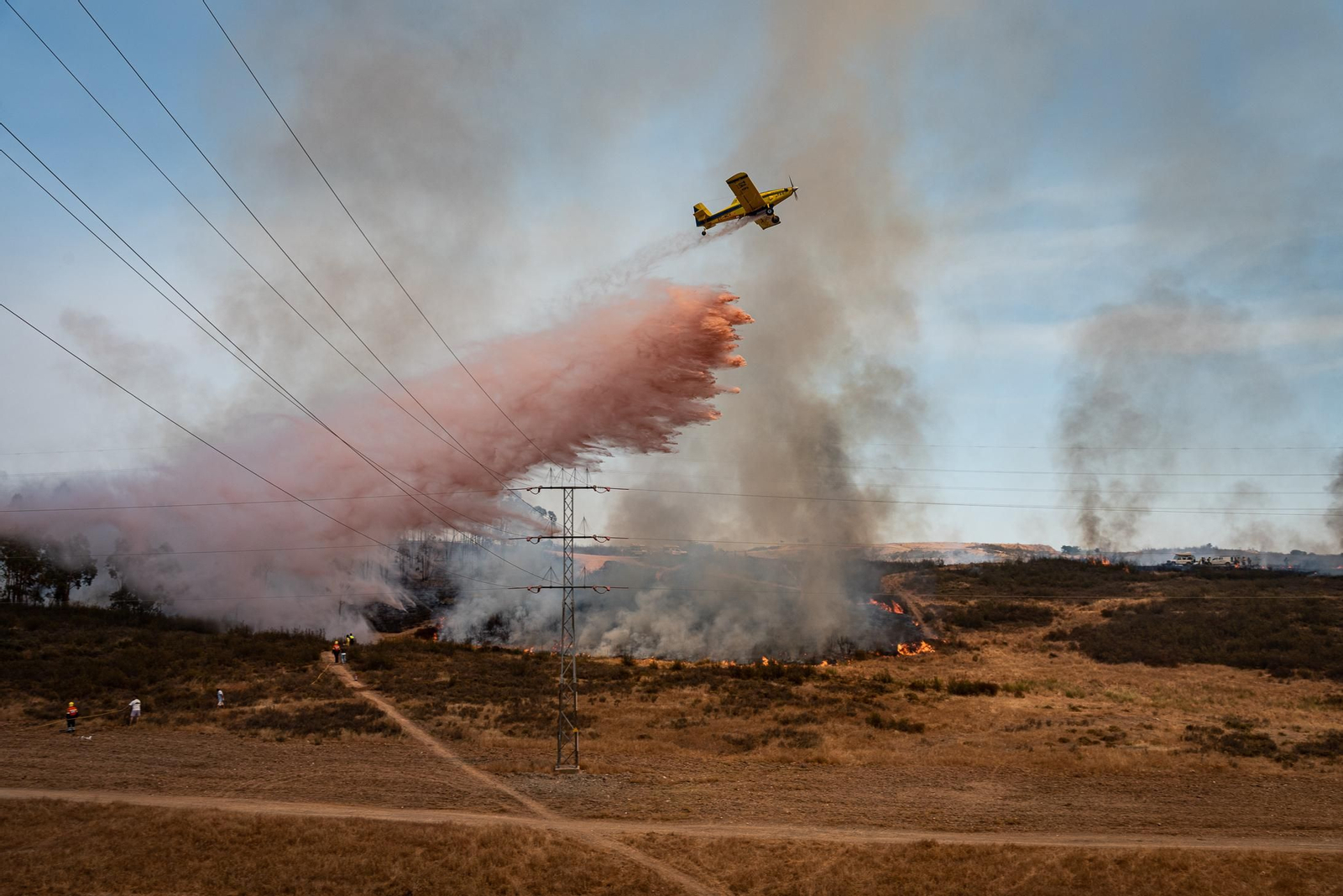 Imágenes del incendio en el cementerio de Valverde