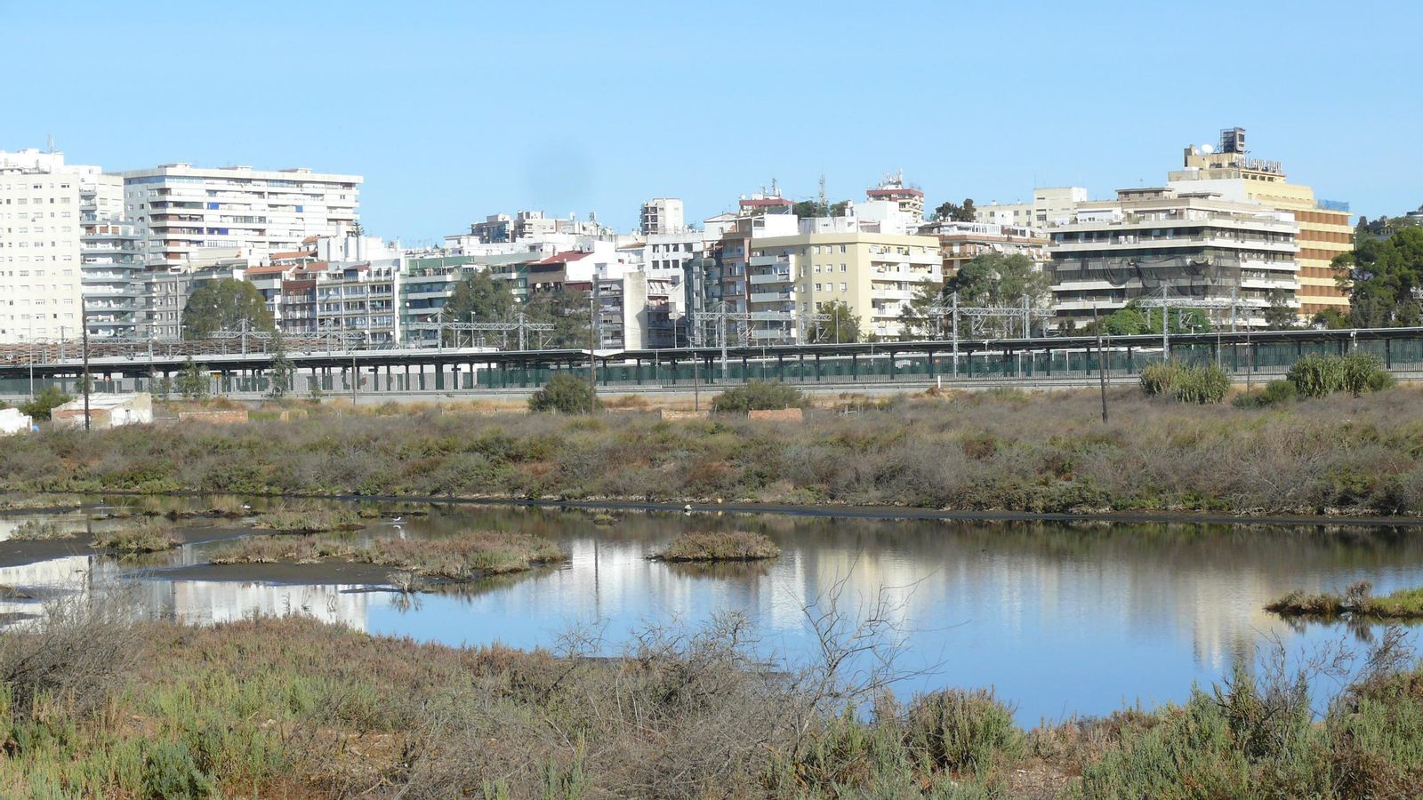 Las Marismas del Titán y la estación Huelva Témino.
