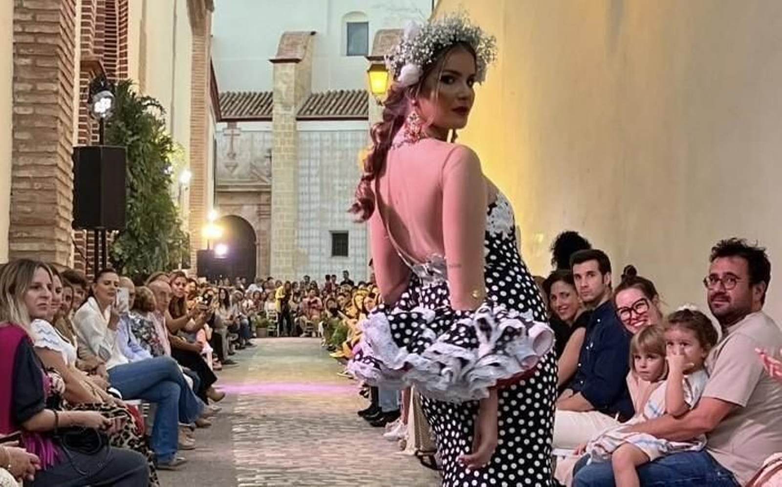 Desfile de Sara de Benítez en Disoñamos.