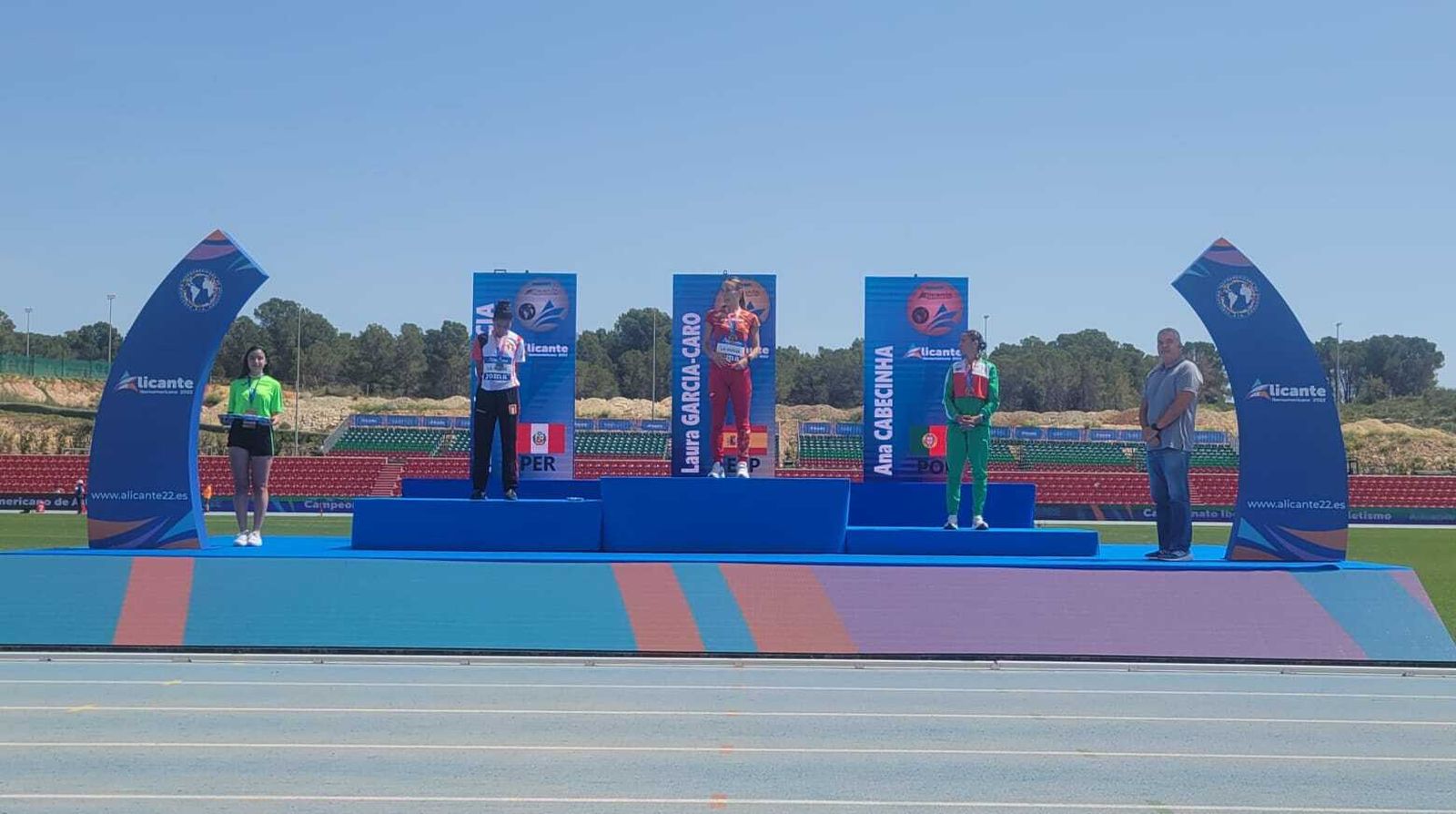 Laura García-Caro, en lo más alto del podio en Alicante.