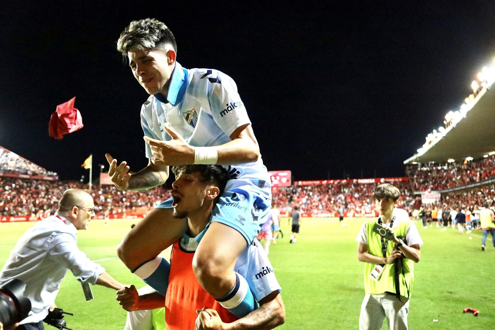 Así fue la locura del ascenso del Málaga CF en Tarragona