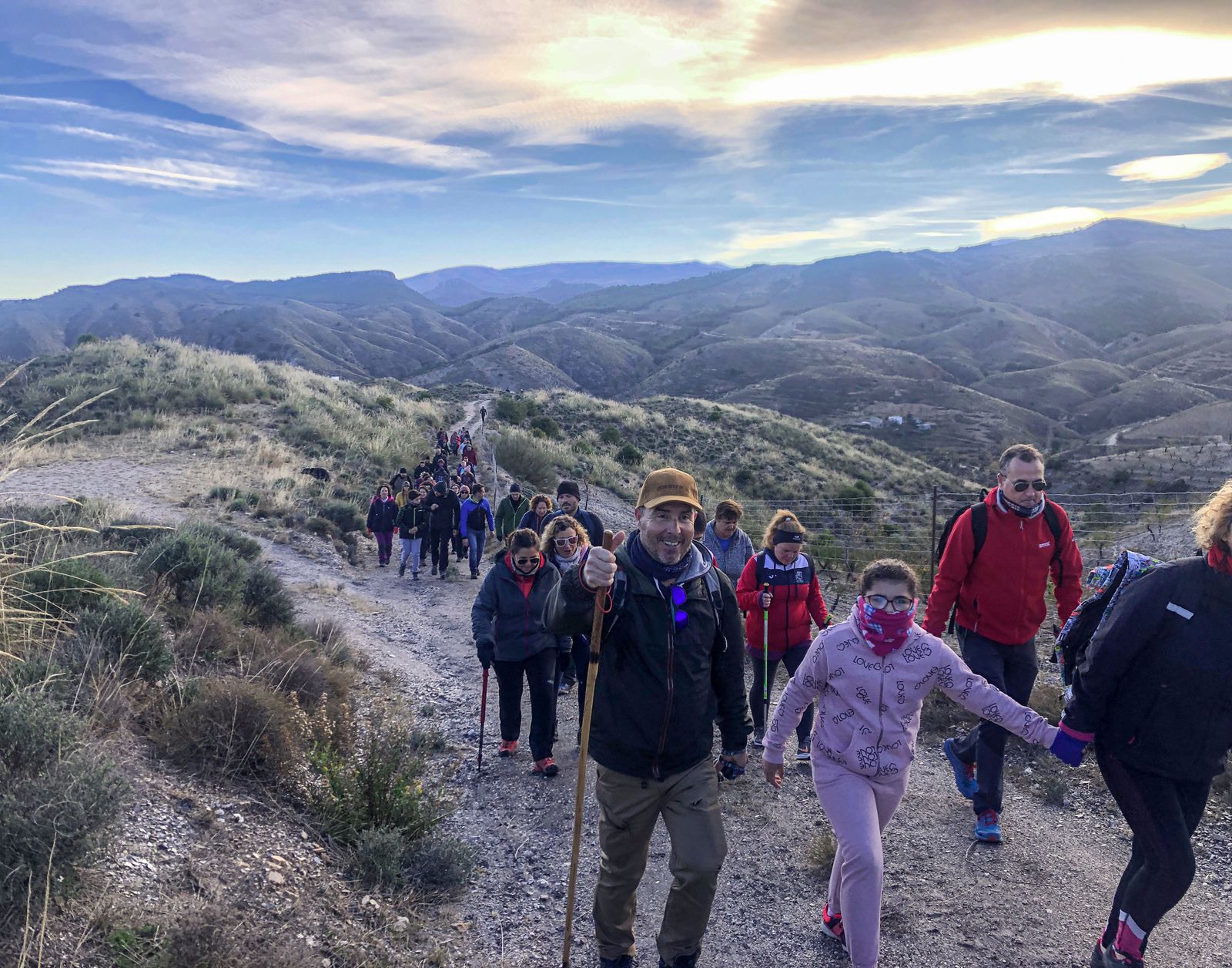 Alcóntar acoge el primer senderismo de los empresarios turísticos.